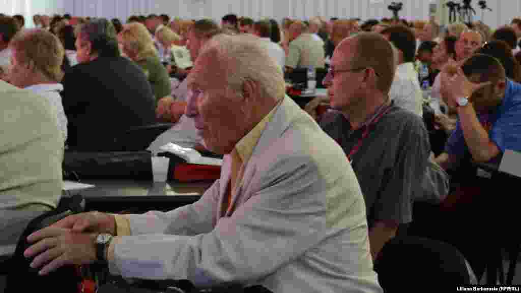 Tineri &icirc;n suflet comuniști...