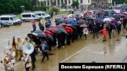 Тържествено шествие до паметника на „Св. св. Кирил и Методий“ пред Националната библиотека „Св. св. Кирил и Методий“ по повод 24 май