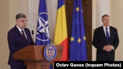 Marcel Ciolacu (stânga) a mai fost desemnat de președintele României, Klaus Iohannis, să fie prim-ministru, pe 13 iunie 2023. Fotografie de la a doua nominalizare, din 23 decembrie 2024.