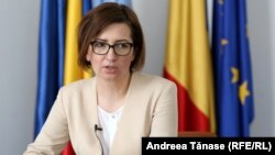 Ministrul Ioana Mihăilă spune că școlile vor începe cu distanțare fizică și purtarea măștii.