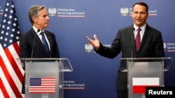 U.S. Secretary of State Antony Blinken (left) and Polish Foreign Minister Radoslaw Sikorski talk to reporters in Warsaw on September 12. 