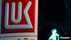 "ЛУКОЙЛ" ширкати логотипи.