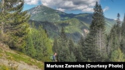 Pyjet rreth zonës së Roshkodolit, në Kosovë, të fotografuara nga turisti Mariusz Zaremba.