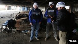 OSCE monitors in Donetsk (file photo)