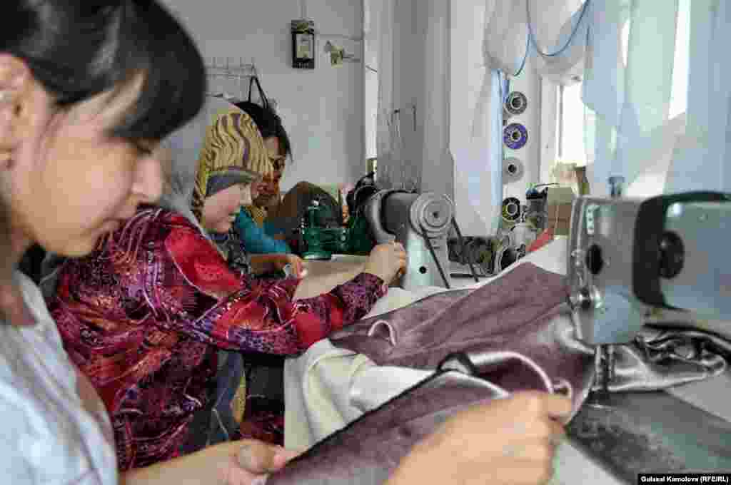 6 ойдан буён Навоий кўчасида тикувчилик маркази иш фаолияти олиб бораётир