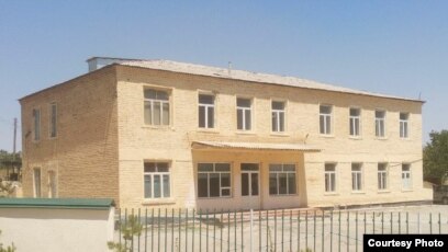 Qattiq kokrak qafasining BDSM fotosuratlari Onam qiziga seks pornosini orgatadi