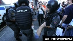 Акция "Стратегии-31" на Триумфальной площади 31 мая 2012 года