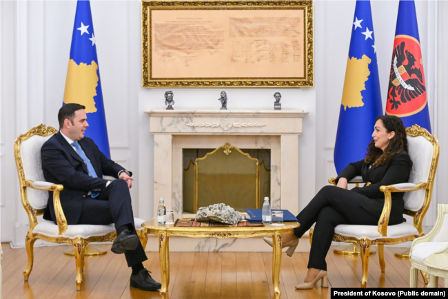Presidentja Osmani në takim me Lumir Abdixhikun e LDK-së.