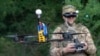 Военнослужащий 57-й мотопехотной бригады ВСУ управляет FPV-дроном на передовой в Харьковской области, 12 августа 2025 года