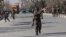 Աֆղանստան - Անվտանգության ուժերը ժամանում են դեպքի վայր, Քաբուլ, 28-ը դեկտեմբերի, 2017թ. 