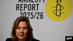 "Amnesty International" guramasynyň Germaniýadaky bölüminiň Baş sekretary Julia Duhrow 2026-njy ýylyň 20-nji aprelinde Berlinde "Amnesty International" guramasynyň 2025/2026-njy ýyllar üçin ýyllyk hasabaty barada žurnalistlere teswir berýär.