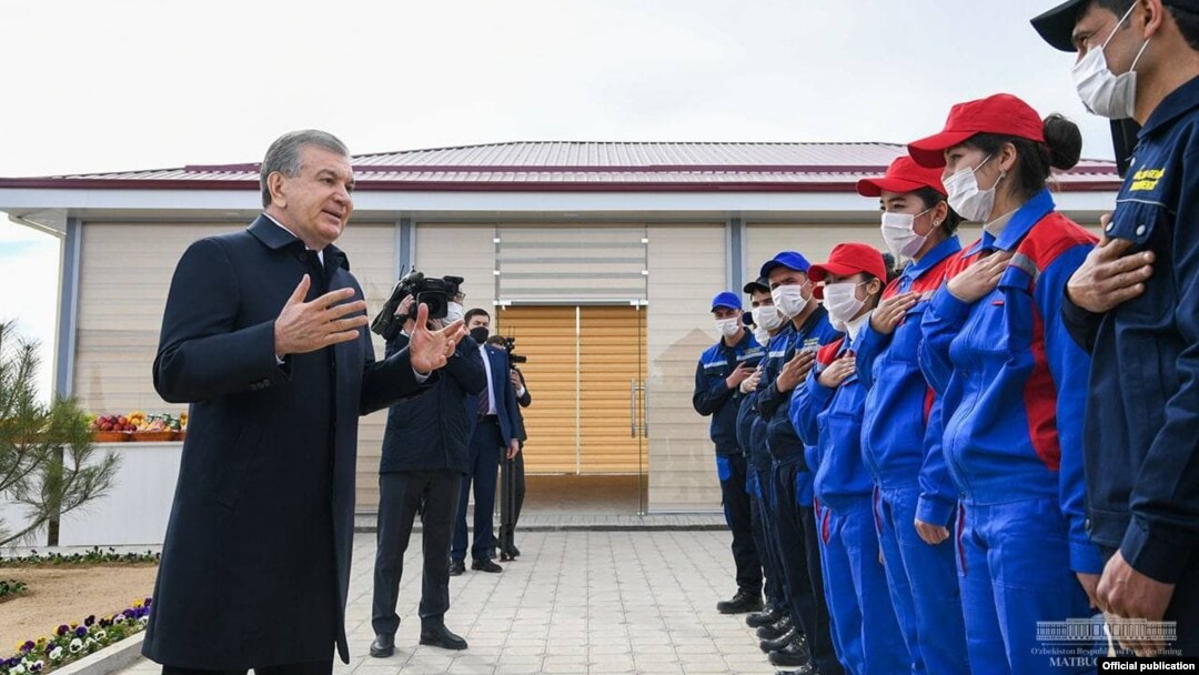 Regional officials have been scrambling to spruce up neighborhoods after Uzbek President Shavkat Mirziyoev made several unannounced trips to residential neighborhoods in recent weeks. 