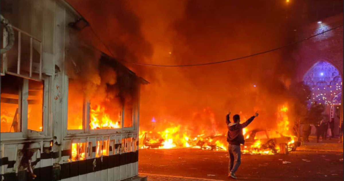 Огромни протести срещу ислямисткия режим в Иран се проведоха късно