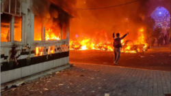 Irani përballet me protesta masive