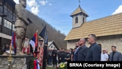 Ministar rada i boračko-invalidske zaštite u Vladi RS, Radan Ostojić (ispred spomenika, u sredini), ispred spomenika Dragoljubu Draži Mihailoviću, Višegrad, BiH, 13. mart 2026.