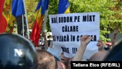 Protest la Chişinău împotriva sistemului electoral mixt.