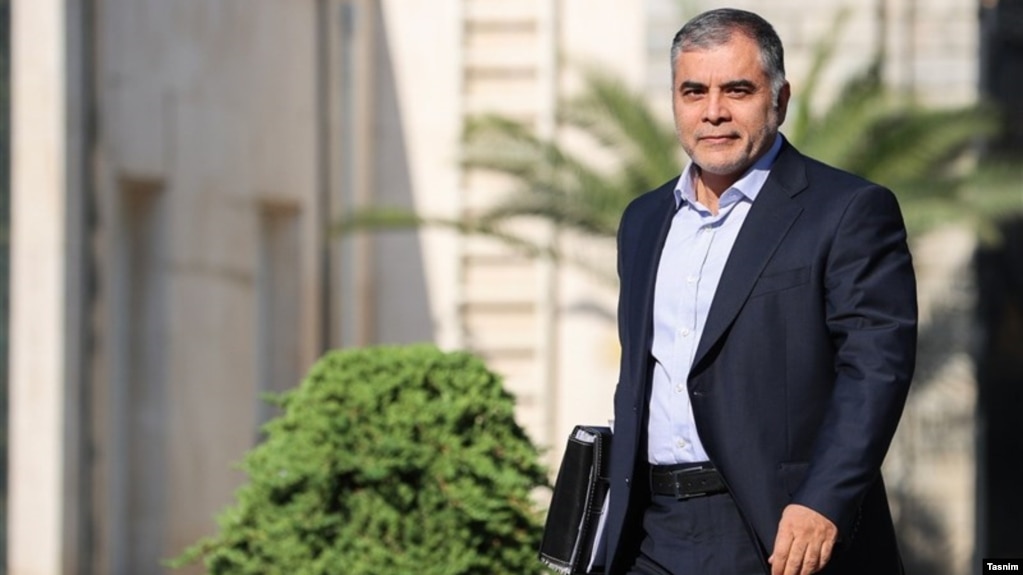 محسن پاک‌نژاد گفته است قیمت بنزین سهمیه‌ای تغییر نخواهد کرد