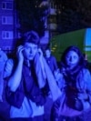 Люди рятуються від дрона, що стрімко йде на зниження неподалік