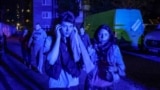 Люди рятуються від дрона, що стрімко йде на зниження неподалік