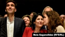 Salome Zurabişwili (Gyzyl penjekli)