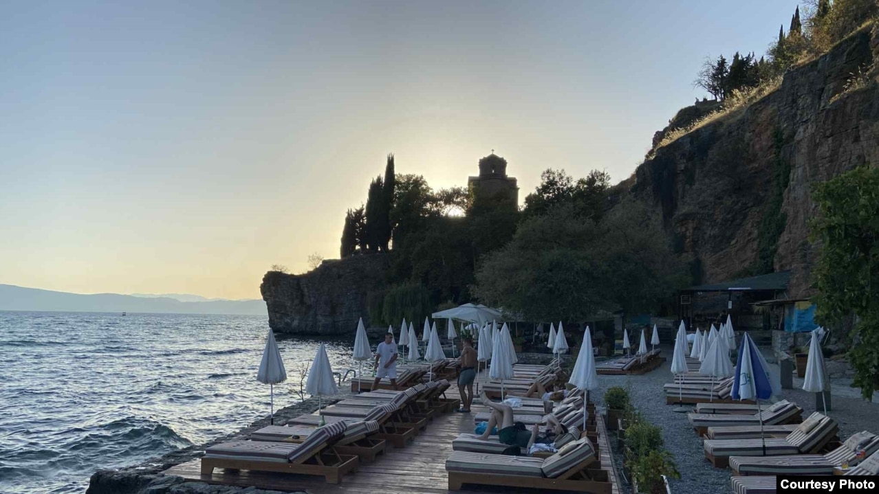 Платформи на Канео за кои граѓани велат дека се нелегално изградени.