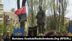 Пам’ятник воїну-добровольцю Мирославу Мислі, відкритий у Києві