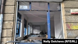 Офисът на ГЕРБ на бул. „Дондуков“, разбит от мъже с качулки и маски, 2 декември 2025 г.