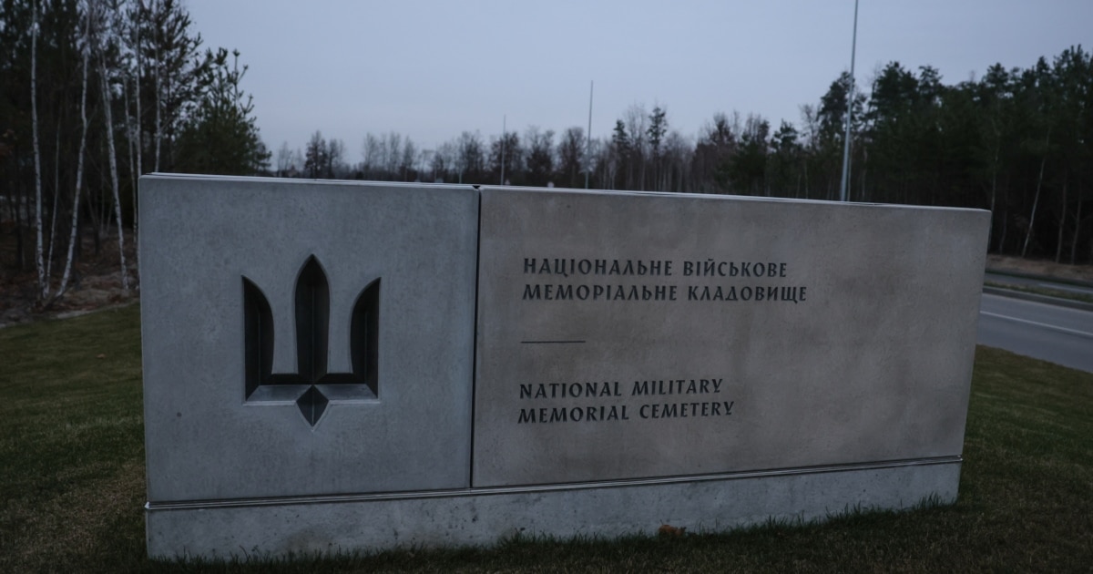 Національне військове кладовище під російською атакою: дрон впав на територію