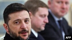 უკრაინის პრეზიდენტი ვოლოდიმირ ზელენსკიმ ნიდერლანდის საგარეო საქმეთა მინისტრ დევიდ ვან ვილთან შეხვედრის დროს ჟურნალისტების რამდენიმე შეკითხვას უპასუხა. კიევი. 28 ოქტომბერი, 2025 წელი.