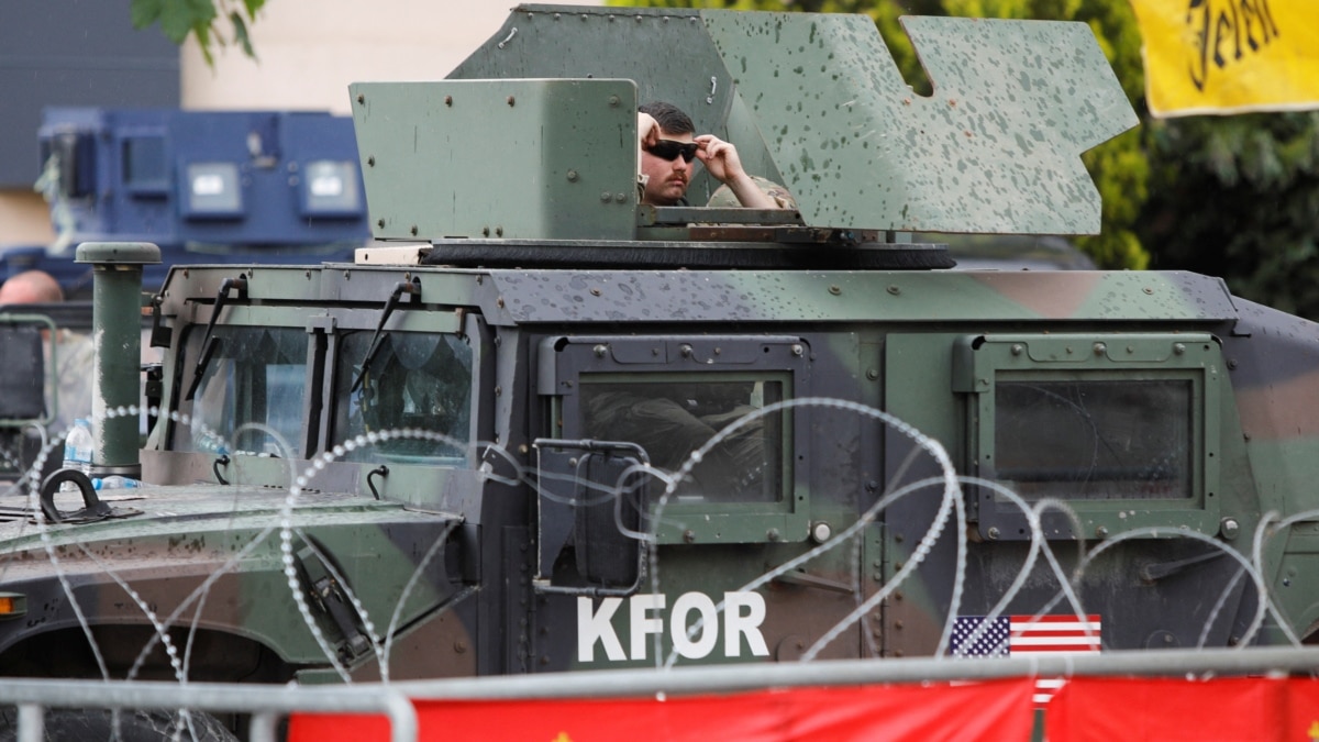 EU Intensifies Effort To Calm Crisis In North Kosovo As Serb Protesters ...