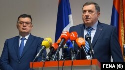 Predsjedavajući Vijeća ministara Bosne i Hercegovine Zoran Tegeltija i član Predsjedništva Bosne i Hercegovine Milorad Dodik na konferenciji za medije u Istočnom Sarajevu, 20. februara 2020.