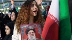 عکسی که خبرگزاری رسمی جمهوری اسلامی از حضور یک زن بدون حجاب اجباری در مراسمی حکومتی منتشر کرده است