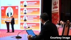 Үчүнчү курултай, архивдик сүрөт.