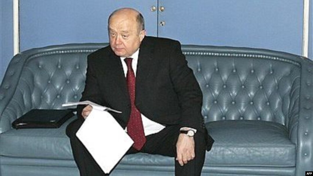Фрадков сменил кресло премьера на уютный диван