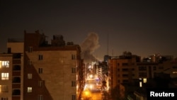 Dim se diže nakon eksplozije, nakon što su Izrael i SAD pokrenuli napade na Iran, u Teheranu, Iran, 1. marta 2026. godine.