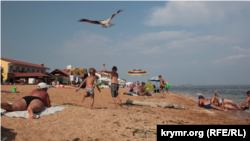 «Золотой пляж» в Феодосии, Крым, август 2021 года