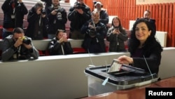 Kosovska predsednica Vjosa Osmani glasa na parlamentarnim izborima 09.02.2025.