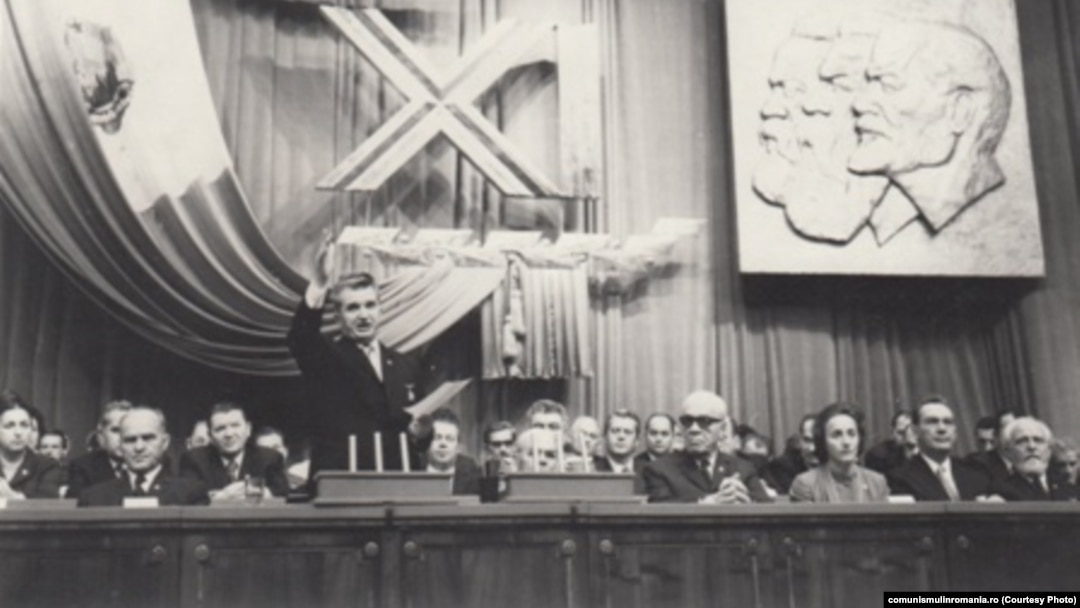 Ceaușescu vorbind la Congresul al XI-lea