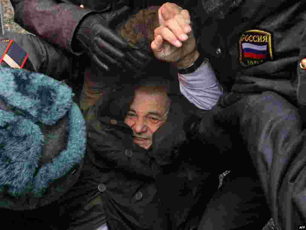 Russian police detain Konstantin Kosyakin, a political activist of the Left Front movement, as he tries to enter the Moscow city hall to attend the &nbsp; confirmation of Mayor Sergei Sobyanin. &nbsp; The new mayor is considered very close to Prime Minister Vladimir Putin and is expected to enforce Kremlin control over city affairs. Photo by Alexey Sazonov for AFP