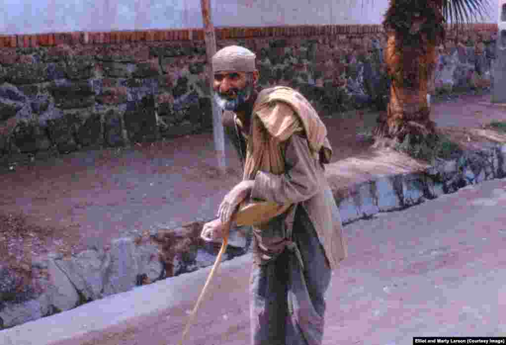 An elderly beggar whom the Elliots often saw on their street in Jalalabad.