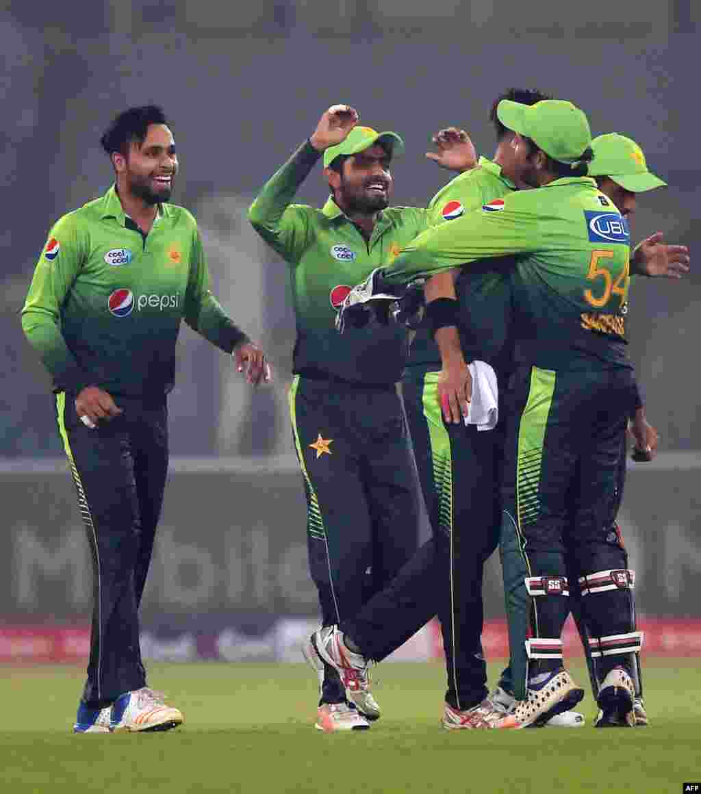 پاکستاني لوبغاړي د داسون شناکا سوځل لمانځي