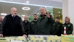 На пярэднім пляне Аляксандар Лукашэнка і Данііл Урыцкі (Даніяр Усенаў), 4 лістапада 2022 году