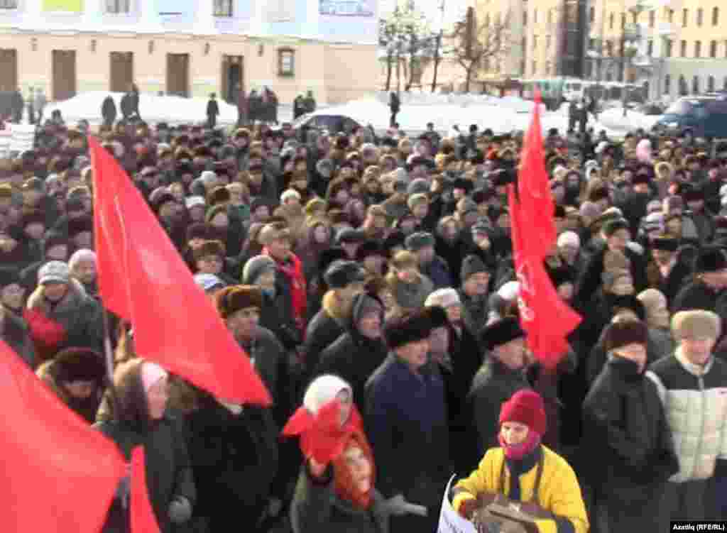 9 гыйнварда Казанда пенсионерларга транспортта йөрү ташламасын кайтаруны таләп иткән митинг узды. Ирек мәйданында үткән җыенда меңнән артык кеше катнашты.