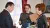 Амрико омодааст, ки дар ҷустуҷӯи Малика ва Сабина мусоидат кунад