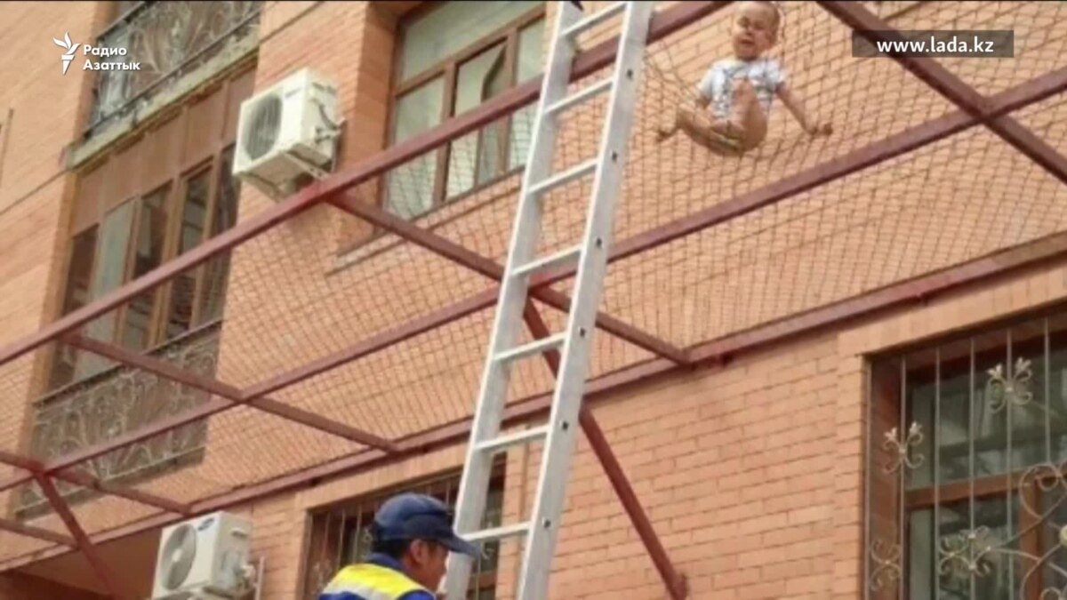 Выпадение детей из окон 99 Выпадение детей из окон 29