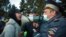 Жена противостои на полицай по време демонстрация в защита на Навални в сибирския град Улан-Уде. 21 април 2021 г. Снимката е илюстративна.