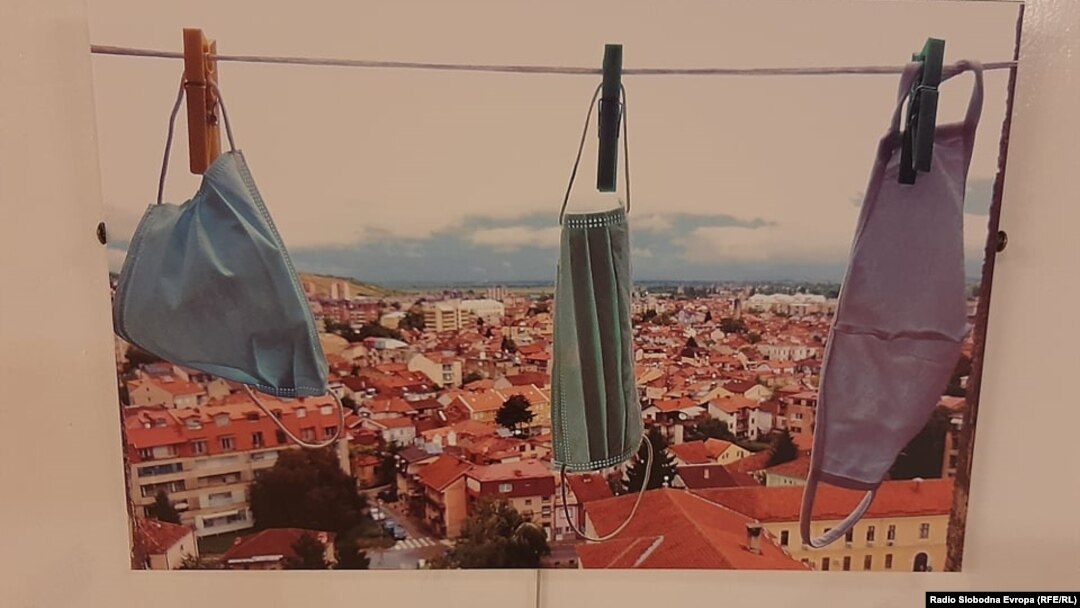 Перица Поповски, „Пери- носи“ заштитни маски 