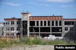 Недобудована школа у Слюдянці. Прибайкалля. Росія