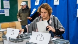 Cozi la unele secții de vot deschise la Chișinău pentru alegerile parlamentare din România