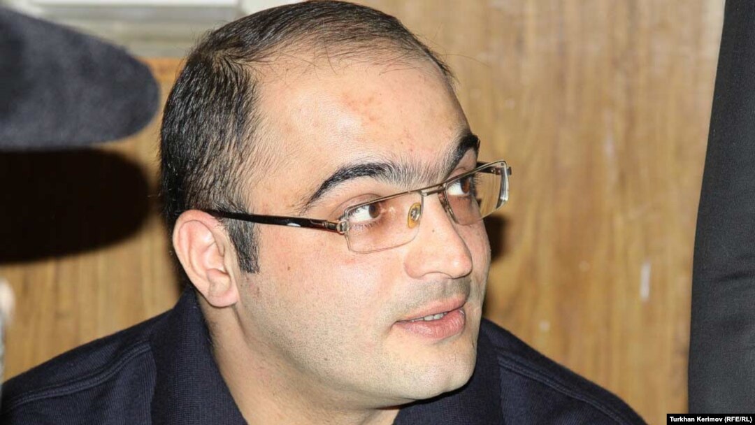 Azerbaijan -- Jailed journalist Eynulla Fatullayev, Baku, 06Apr2011